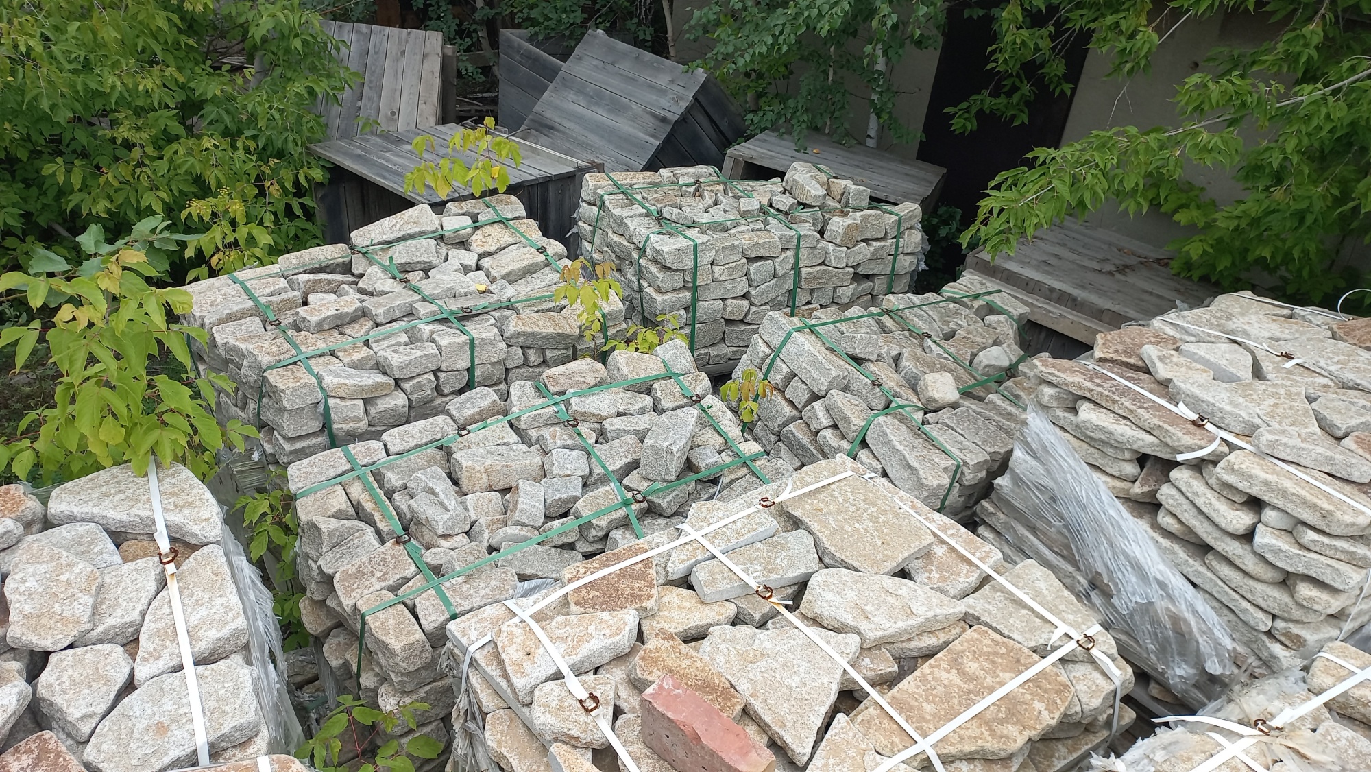 Плитняк галтованный гранитный для ландшафтного дизайна купить в Электростали