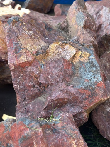 Камни для ландшафтного дизайна красно-фиолетовые 10-60 килограмм купить в Электростали