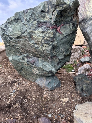 Гигантские зелёные валуны для ландшафтного дизайна весом более 5 тонн купить в Электростали