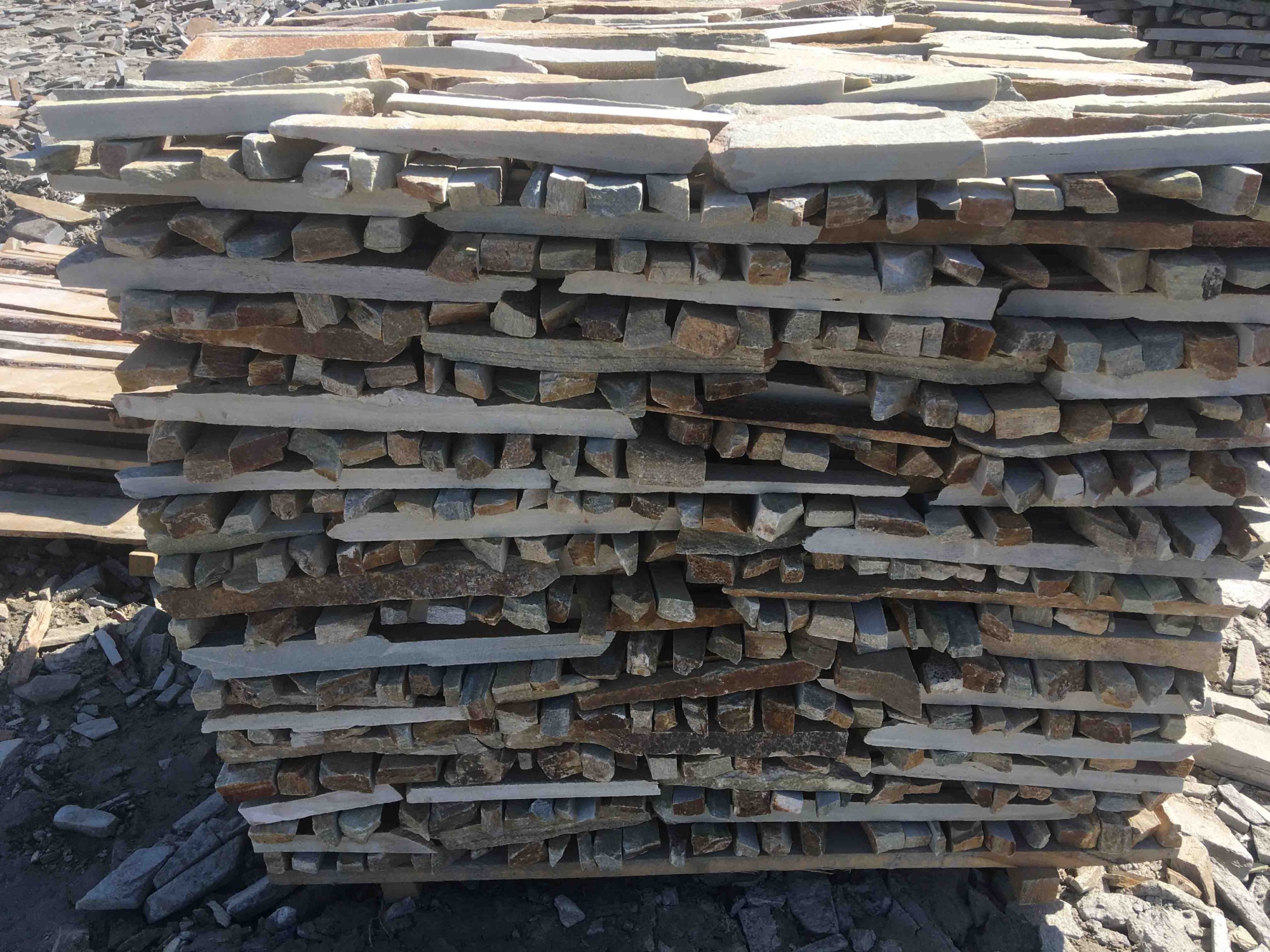 Горбушка златолит золотистый для облицовки купить в Электростали