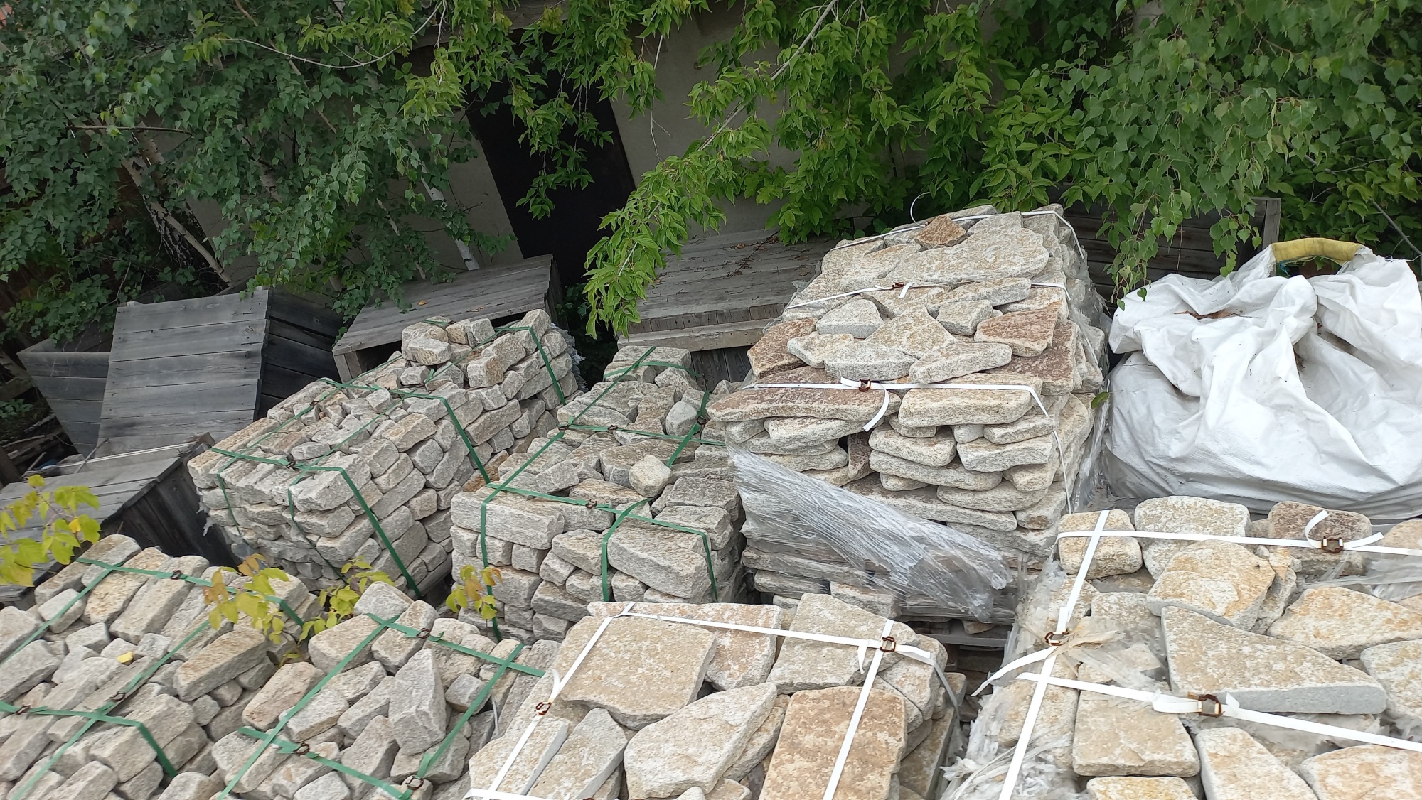 Плитняк гранитный галтованный купить в Электростали