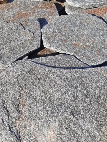 Златолит серебристый галтованный для лестниц купить в Электростали